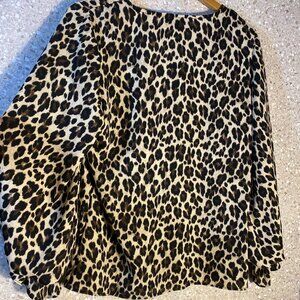 ✨ Vince Camuto Animal Print Long-Sleeve Blouse – Size M ✨